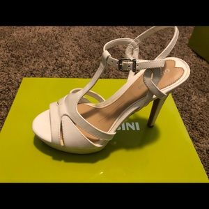 Gianni Bini sz 6 white Heels